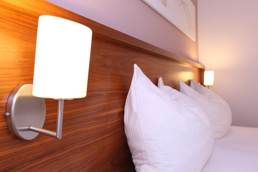 Hotel & Konditorei May ניופלד אן דר ליתה חדר תמונה