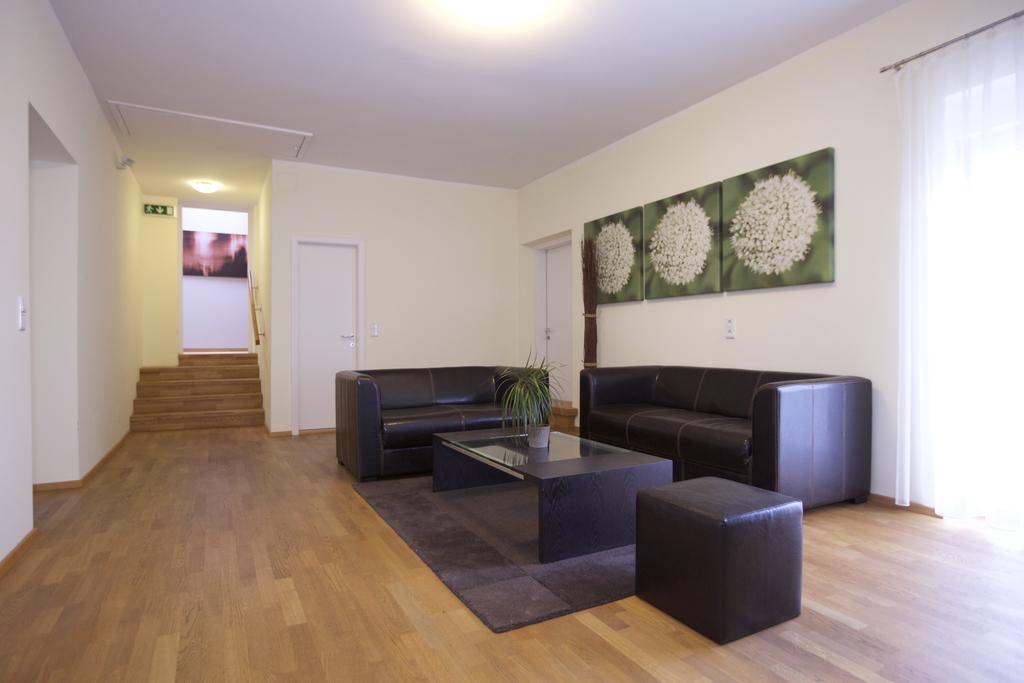 Hotel & Konditorei May ניופלד אן דר ליתה מראה חיצוני תמונה