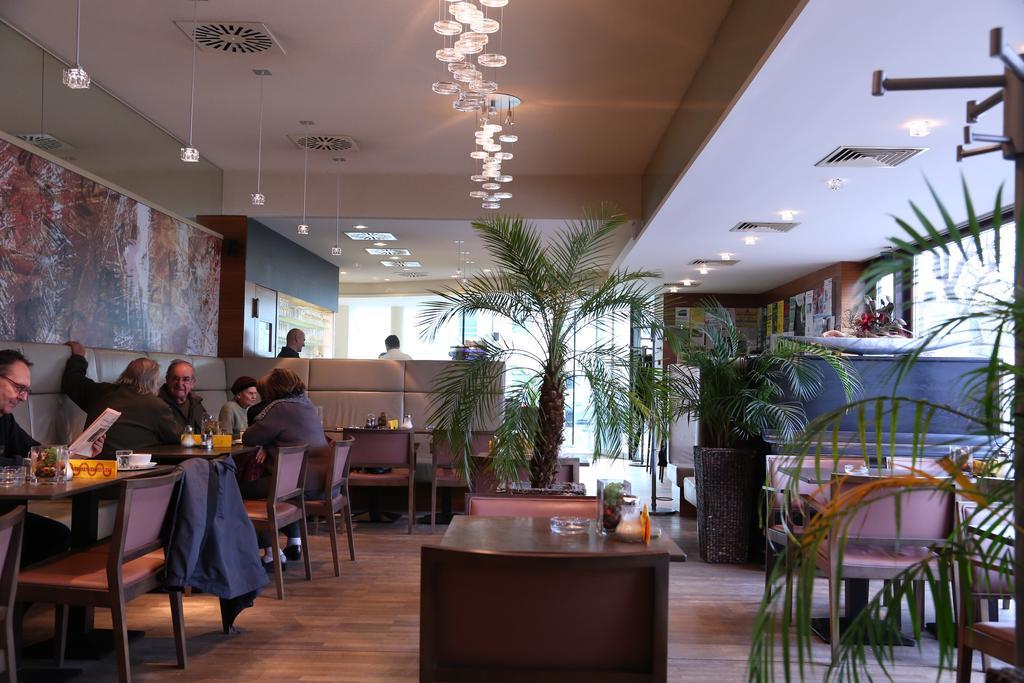 Hotel & Konditorei May ניופלד אן דר ליתה מראה חיצוני תמונה