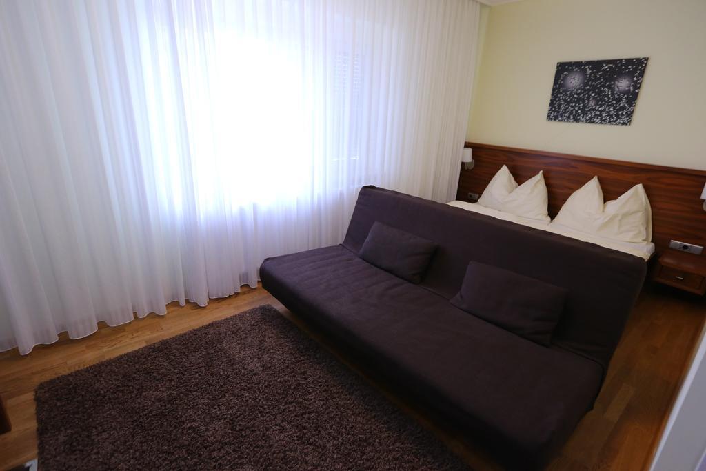 Hotel & Konditorei May ניופלד אן דר ליתה מראה חיצוני תמונה