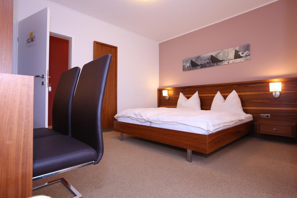 Hotel & Konditorei May ניופלד אן דר ליתה חדר תמונה
